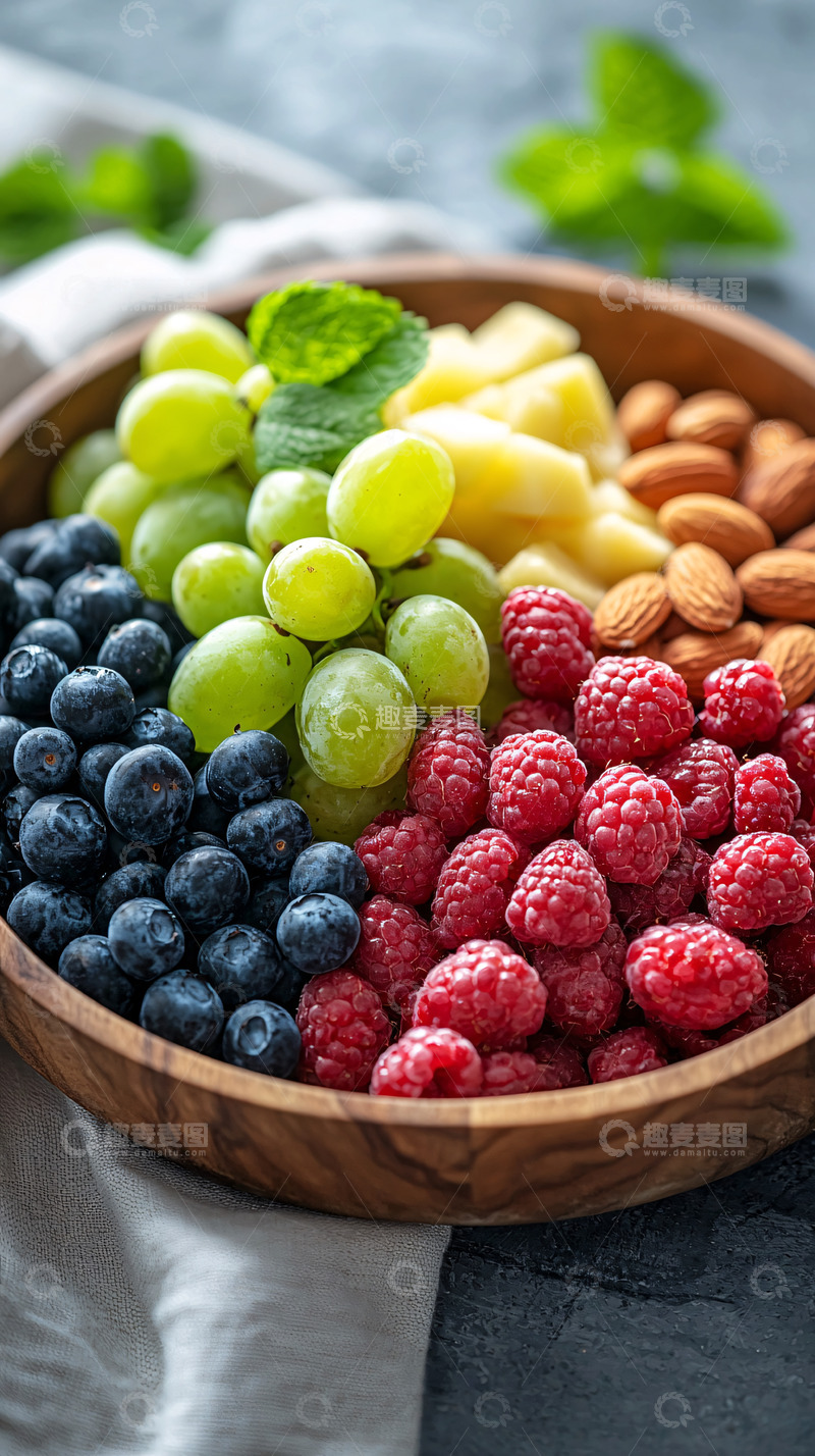 高清大图下载【趣麦麦图】木碗里的混合水果和坚果