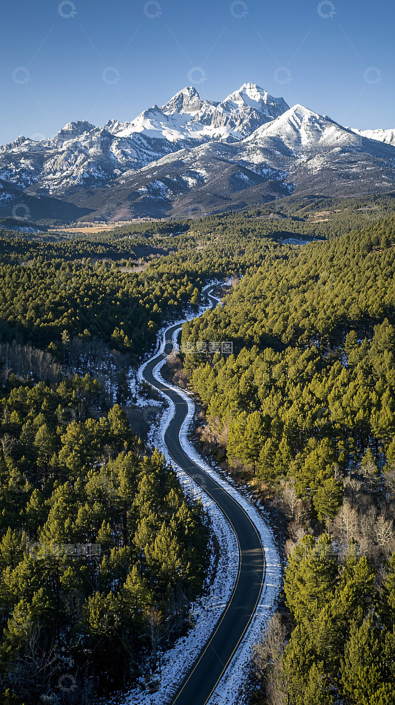 高清大图下载【趣麦麦图】雪山公路蜿蜒而下