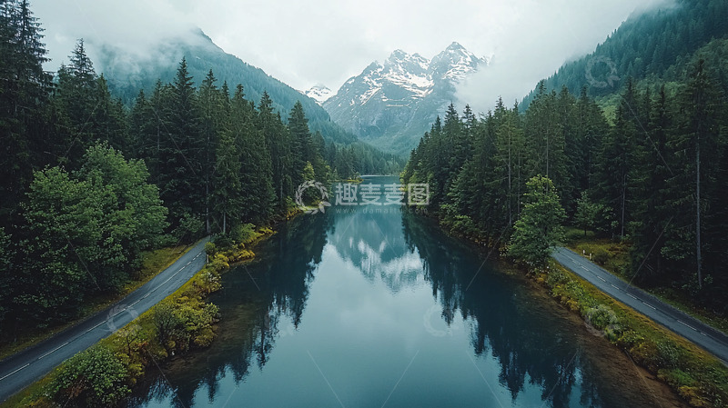 高清大图下载【趣麦麦图】湖面倒影山峦森林的宁静