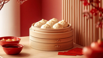红木蒸笼内鲜美包子