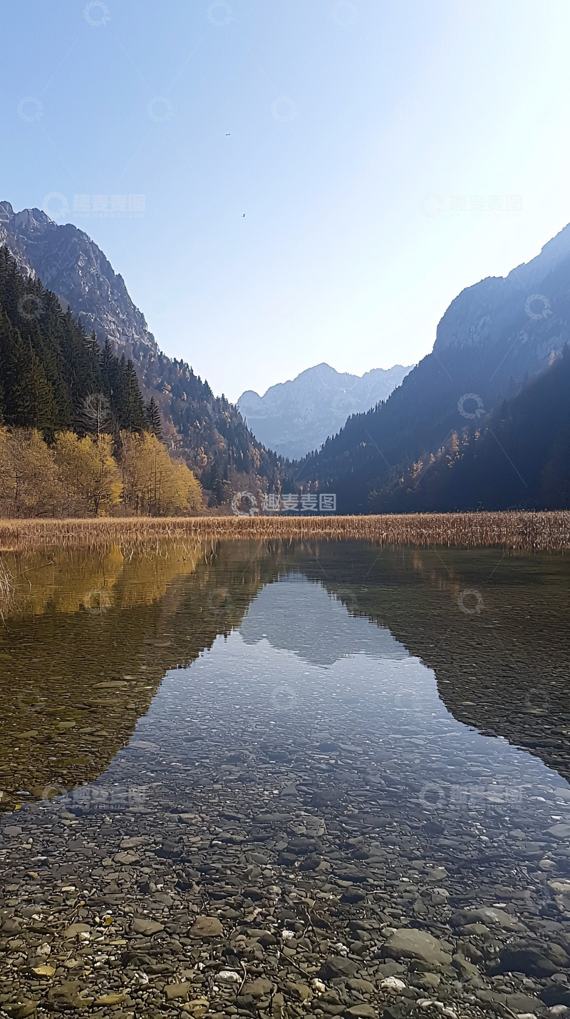高清大图下载【趣麦麦图】山峦倒影清澈湖泊