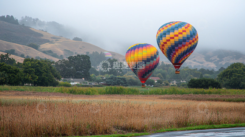 高清大图下载【趣麦麦图】彩色热气球在田野上升起