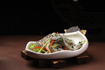 椒椒脆鱼皮拌鱼皮凉菜