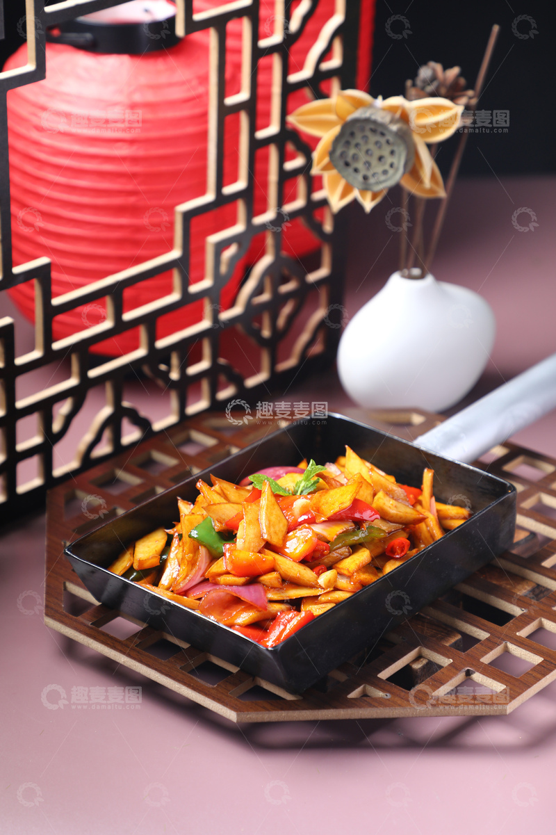 高清大图下载【趣麦麦图】焖烧杏鲍菇铁盘2