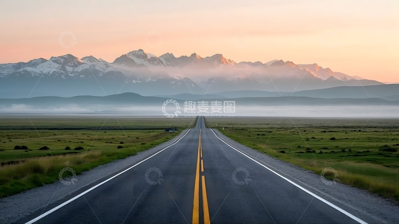 高清大图下载【趣麦麦图】麦田中的笔直公路6