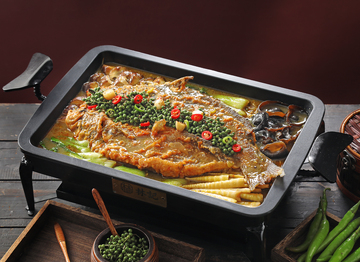 鲜青椒烤鱼摄影图1