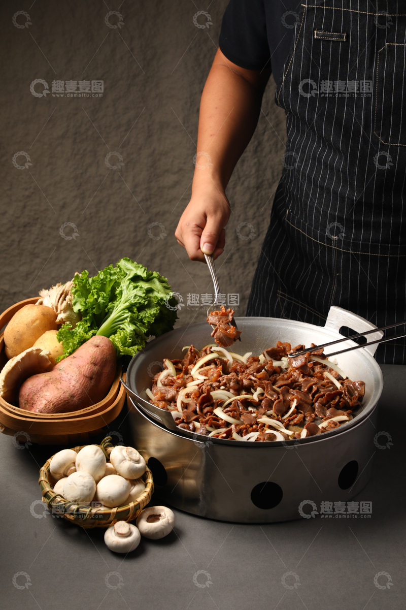 高清大图下载【趣麦麦图】外脊筋鸡胗铝盆煎肉1