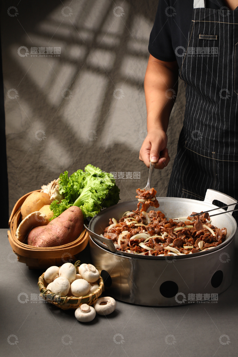 高清大图下载【趣麦麦图】外脊筋鸡胗铝盆煎肉