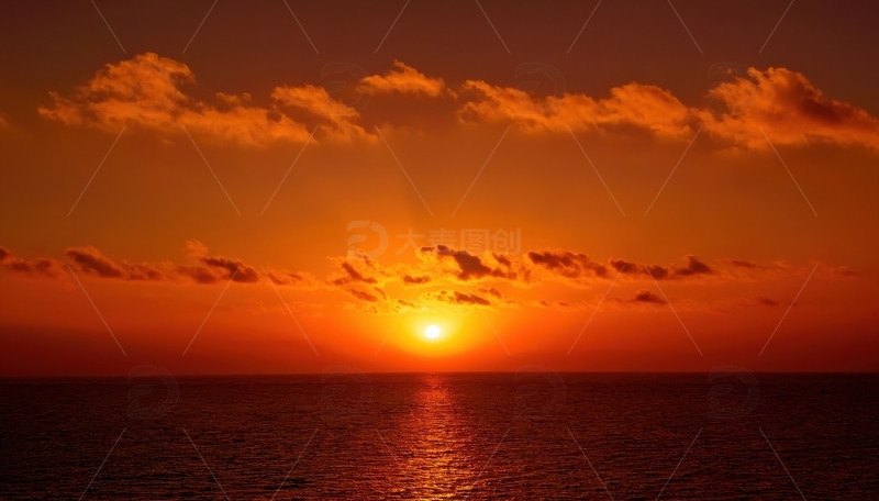 高清大图下载【趣麦麦图】海上橙红色的日落时刻