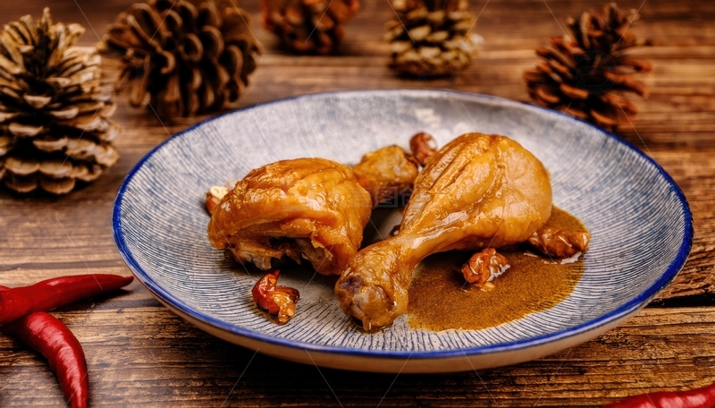 高清大图下载【趣麦麦图】酱汁入味的红烧鸡腿摆盘