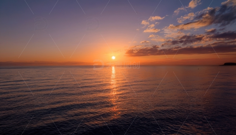 高清大图下载【趣麦麦图】海上日落的静谧光辉时刻