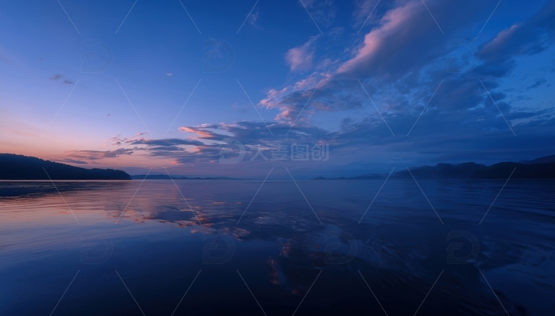 高清大图下载【趣麦麦图】湖面暮色天空云彩的映照