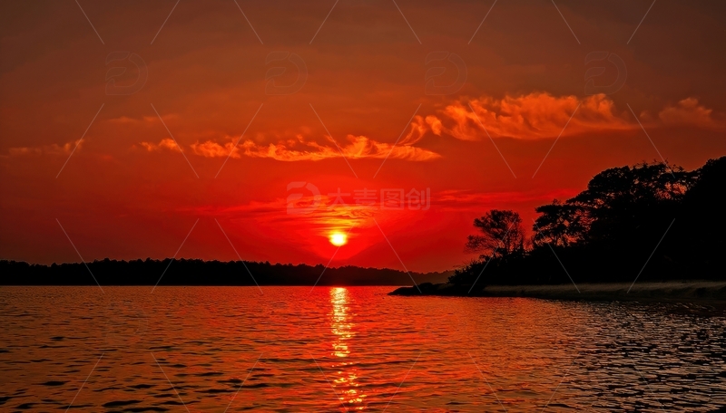 高清大图下载【趣麦麦图】湖面夕阳下的红色天际