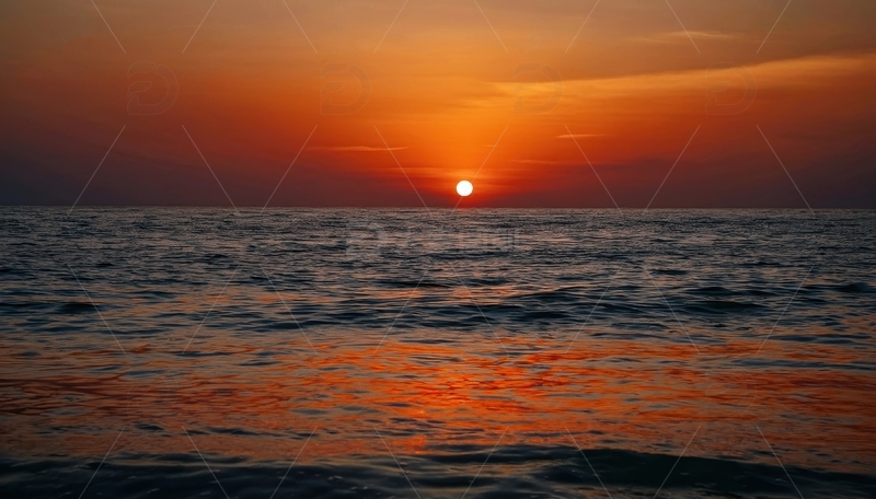 高清大图下载【趣麦麦图】海面上的落日余晖