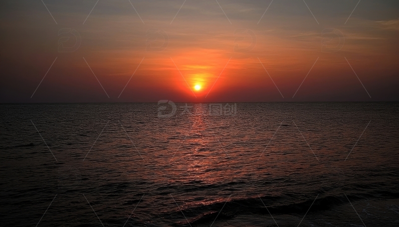 高清大图下载【趣麦麦图】海面静谧的日落时刻