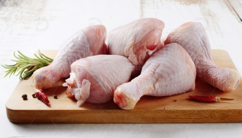 高清大图下载【趣麦麦图】砧板上的生鸡肉鸡腿组合