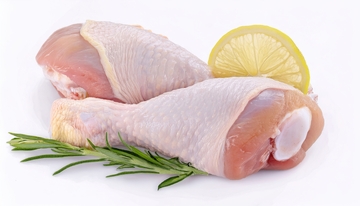 生鸡肉与柠檬香草的组合