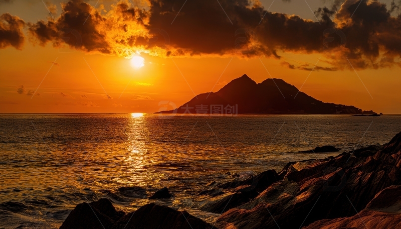 高清大图下载【趣麦麦图】海上夕阳与岛屿岩石景观