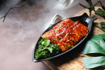 铁板烤带鱼摄影图1