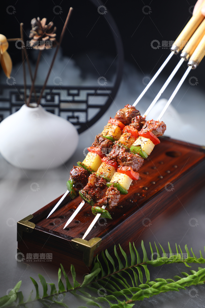 高清大图下载【趣麦麦图】黑椒果蔬牛肉烤串4
