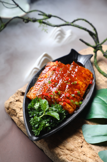 铁板烤带鱼摄影图5