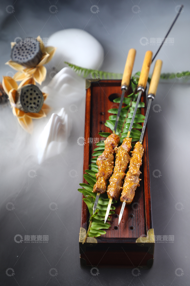 高清大图下载【趣麦麦图】挂汁羊肉烧烤串4