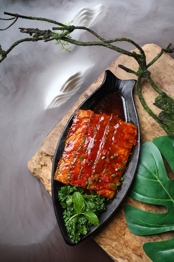 铁板烤带鱼摄影图2