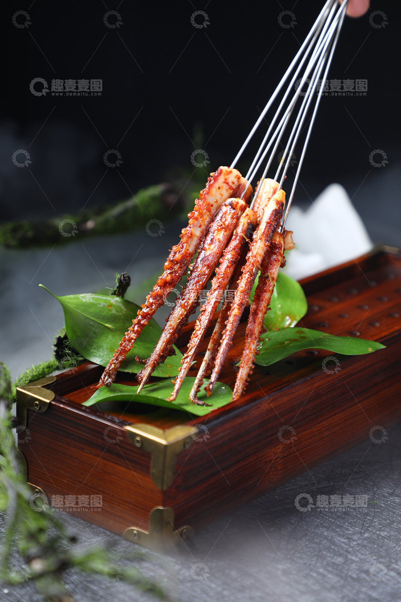 高清大图下载【趣麦麦图】炭烤鱿鱼爪烤串4