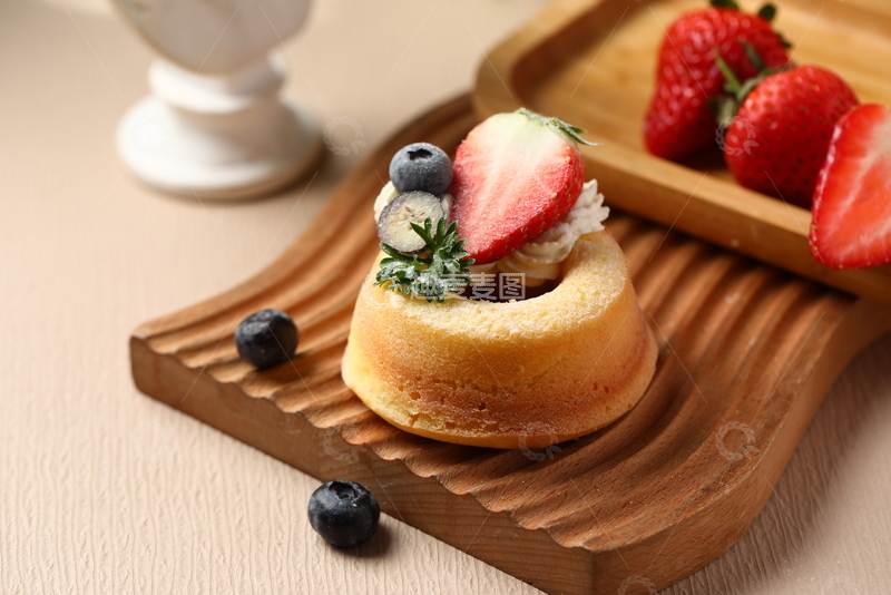 高清大图下载【趣麦麦图】蓝莓草莓甜甜圈4