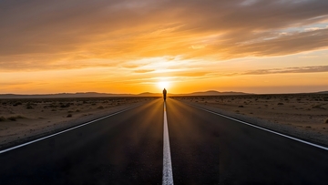 傍晚穿过沙漠的公路2