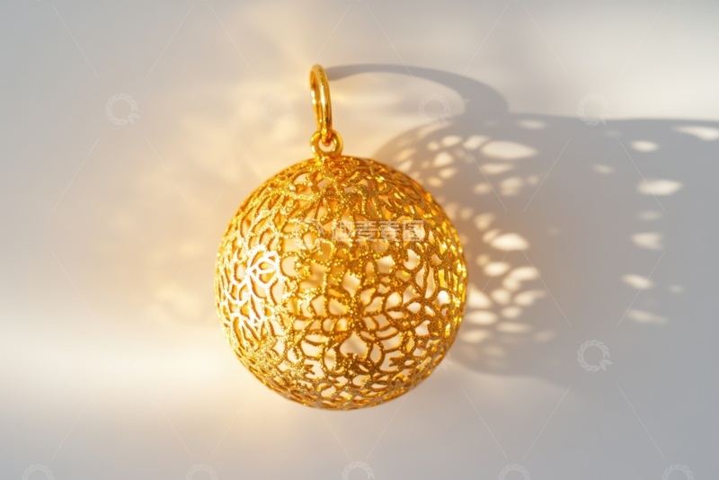 高清大图下载【趣麦麦图】一个金色镂空铃铛