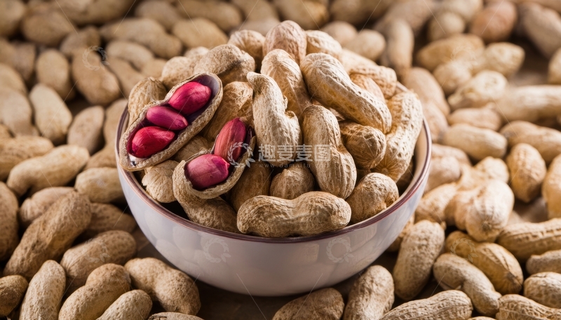 高清大图下载【趣麦麦图】白碗带壳花生与花生仁组合