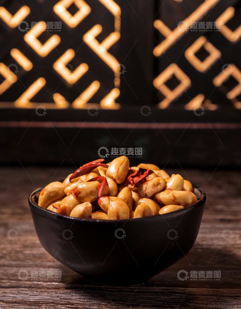高清大图下载【趣麦麦图】黑碗装调味花生米画面