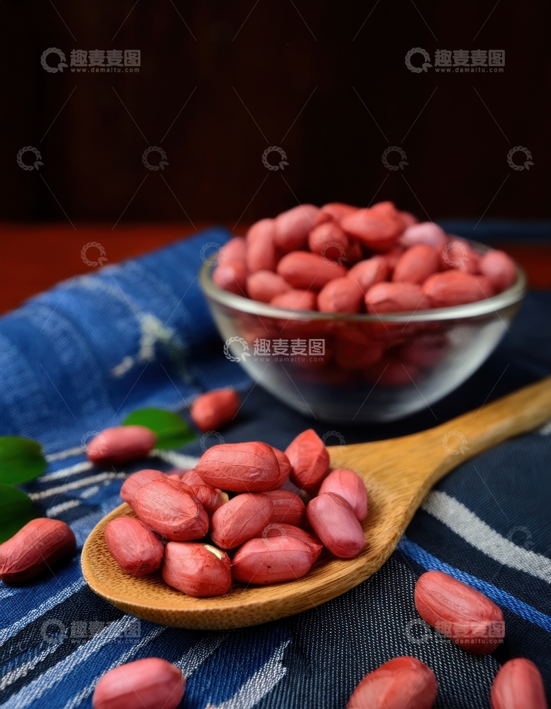 高清大图下载【趣麦麦图】木勺盛红皮花生米静物图