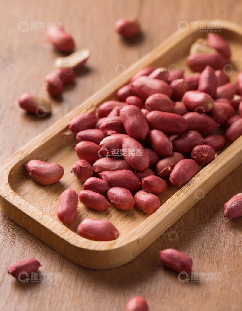 高清大图下载【趣麦麦图】木盘装红皮花生米场景