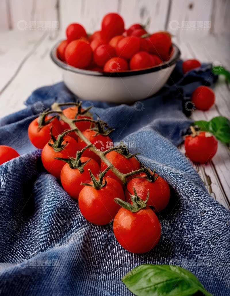 高清大图下载【趣麦麦图】布上散落樱桃番茄