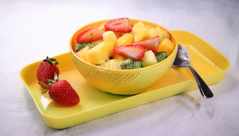 高清大图下载【趣麦麦图】黄碗装多彩水果搭配甜品