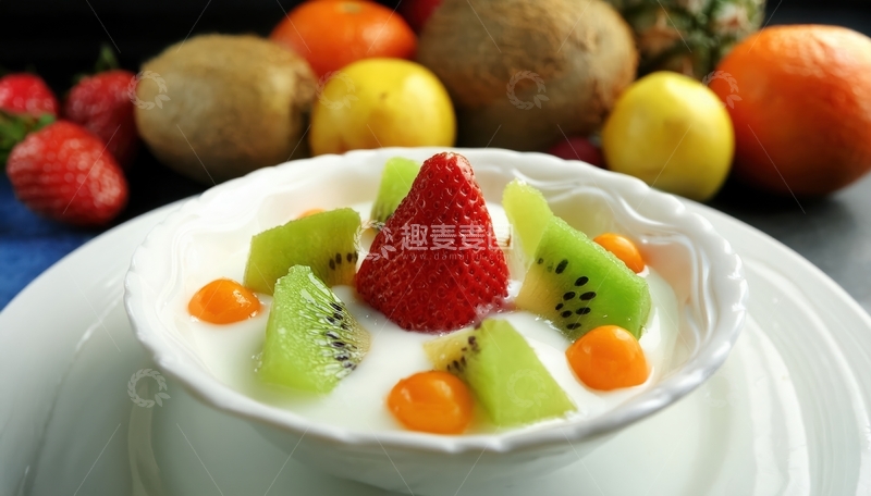 高清大图下载【趣麦麦图】碗装酸奶配多样水果