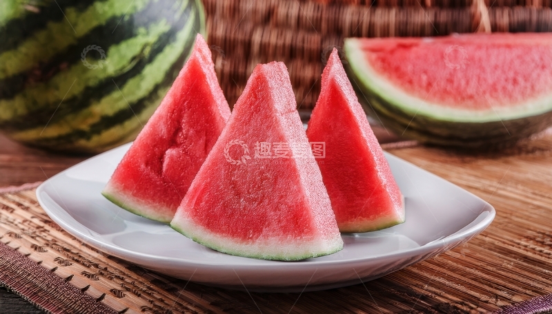 高清大图下载【趣麦麦图】盘中三角西瓜切块