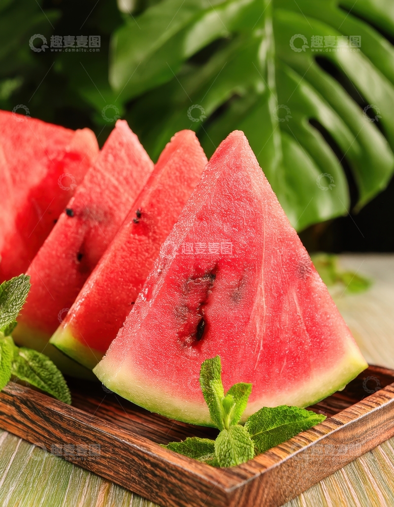 高清大图下载【趣麦麦图】薄荷叶点缀的红瓤西瓜切块