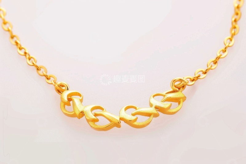 高清大图下载【趣麦麦图】一串黄金项链装饰品