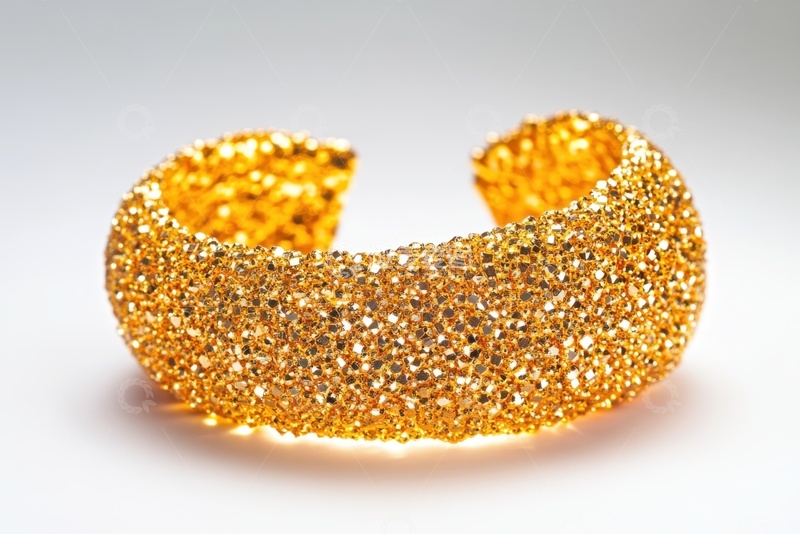 高清大图下载【趣麦麦图】镶嵌水钻的黄金手镯