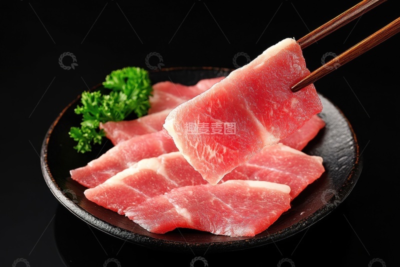高清大图下载【趣麦麦图】筷子夹起一片瘦肉片
