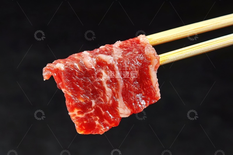 高清大图下载【趣麦麦图】筷子夹起一片生肉