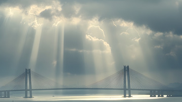 晨光浓云下的长江大桥风景2