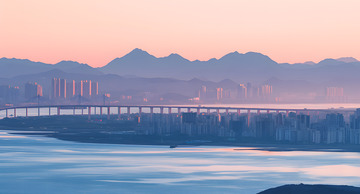 晨光云彩下的长江大桥风景
