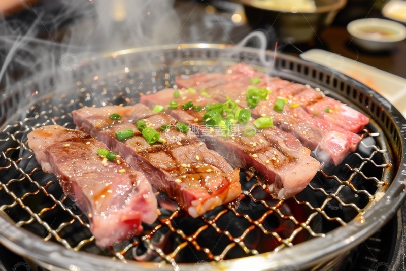 高清大图下载【趣麦麦图】烤架上的烤肉片