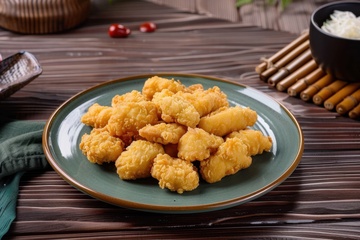 一盘美味的炸鸡块