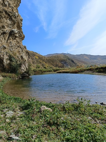 山水，春天，踏青，露营，自然风光，休闲，蓝天白云，绿水青山