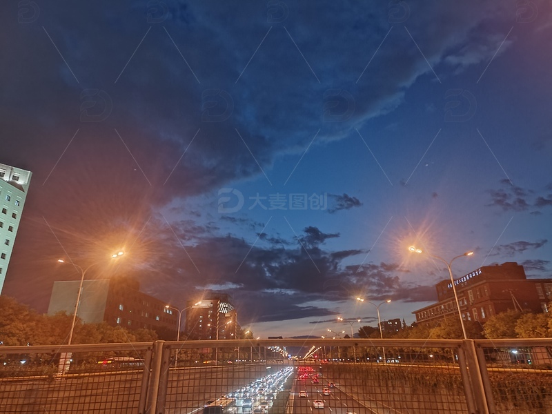 高清大图下载【趣麦麦图】天空，云彩，夜景，城市，夕阳，灯光，夜晚